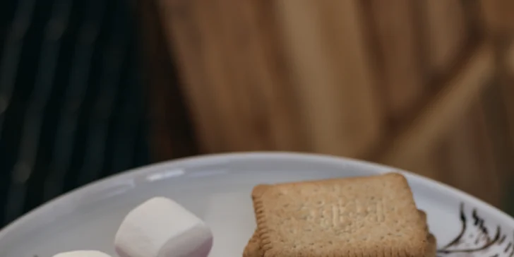 Vybavený treehouse na úpätí Krušných hôr: terasa s výhľadom aj gril