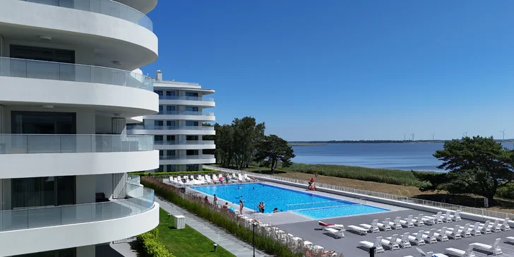 Nové krásne apartmány pri Baltskom mori až pre 4 osoby: medzi morom a jazerom, v lete bazén