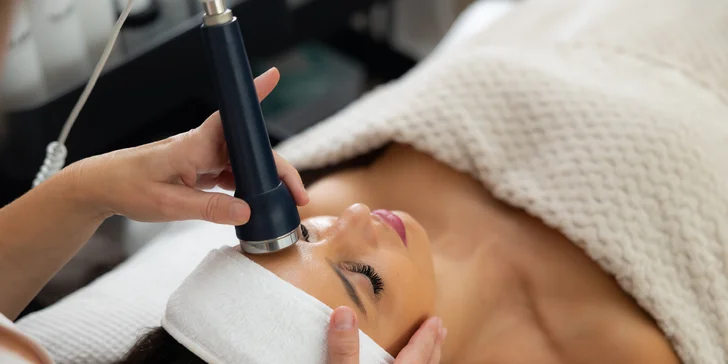 Kozmetické ošetrenia pleti: čistenie, BioRePeel Cl3, masáž tváre, balíček Glow & Brow