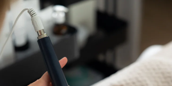 Kozmetické ošetrenia pleti: čistenie, BioRePeel Cl3, masáž tváre, balíček Glow & Brow