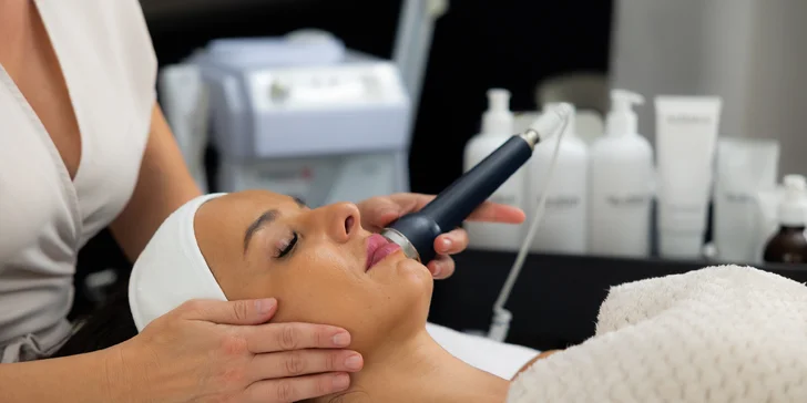 Kozmetické ošetrenia pleti: čistenie, BioRePeel Cl3, masáž tváre, balíček Glow & Brow