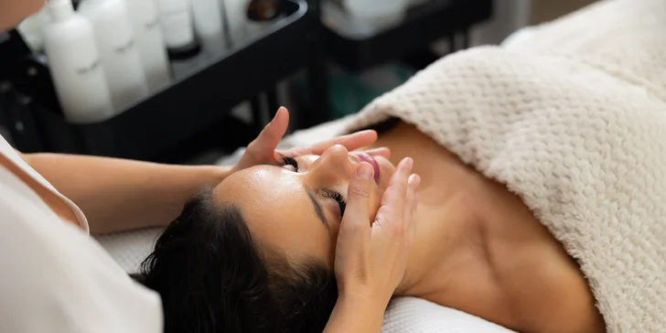 Kozmetické ošetrenia pleti: čistenie, BioRePeel Cl3, masáž tváre, balíček Glow & Brow