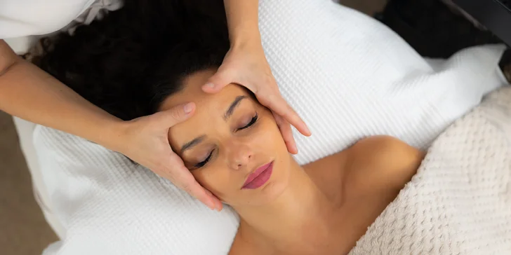 Kozmetické ošetrenia pleti: čistenie, BioRePeel Cl3, masáž tváre, balíček Glow & Brow