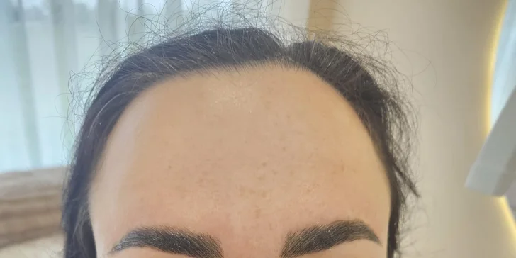 Laminácia obočia alebo lash lifting s vitamínovou výživou