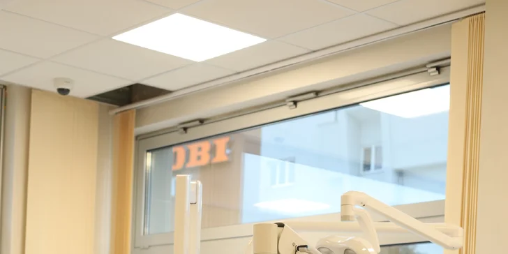 Neviditeľný zubný strojček a dental monitoring so zľavou 10 alebo 15 %