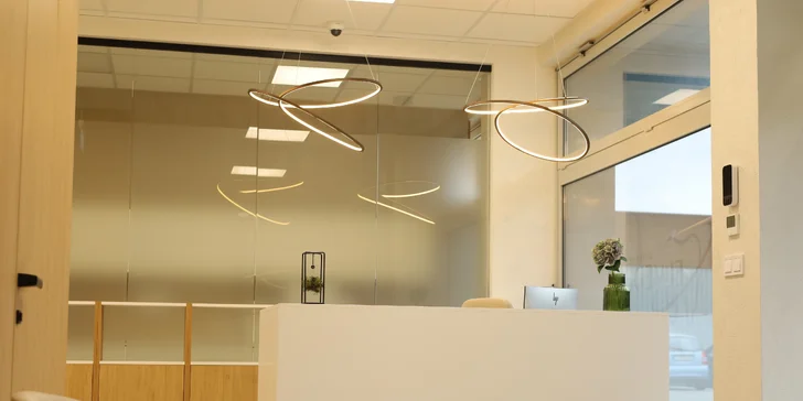 Dentálna hygiena alebo bielenie zubov technológiou Magic Light Pro Plus