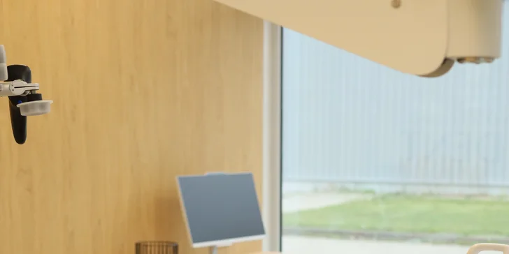 Dentálna hygiena alebo bielenie zubov technológiou Magic Light Pro Plus