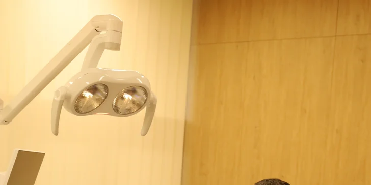 Dentálna hygiena alebo bielenie zubov technológiou Magic Light Pro Plus