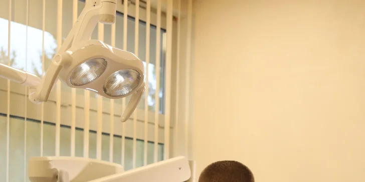 Dentálna hygiena alebo bielenie zubov technológiou Magic Light Pro Plus