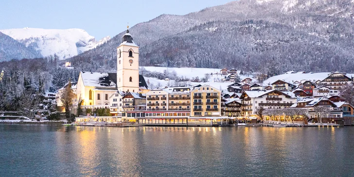 Hotel na brehu Wolfgangsee: plávajúca vírivka, bazény aj sauny, raňajky a štvorchodová večera