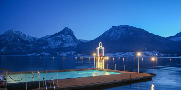 Hotel na brehu Wolfgangsee: plávajúca vírivka, bazény aj sauny, raňajky a štvorchodová večera