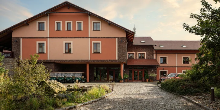 4* golfový rezort pri Pardubiciach: raňajky alebo polpenzia a saunový svet, možnosť wellness apartmánu