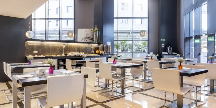 Moderný 4* hotel vo Valencii s raňajkami, blízko Mesta umenia a vied s delfináriom