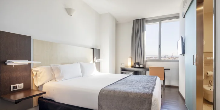 Moderný 4* hotel vo Valencii s raňajkami, blízko Mesta umenia a vied s delfináriom