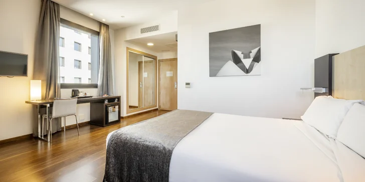Moderný 4* hotel vo Valencii s raňajkami, blízko Mesta umenia a vied s delfináriom
