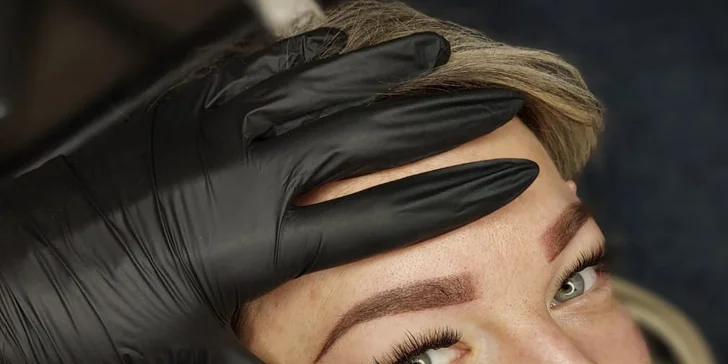 Permanentný make-up obočia púdrovou metódou s korekciou v cene