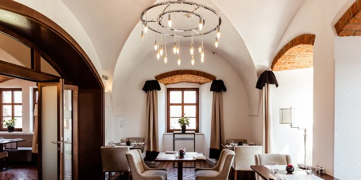 Zámocká romantika pri Vratislavi: raňajky alebo polpenzia, neobmedzený wellness a krásne okolie