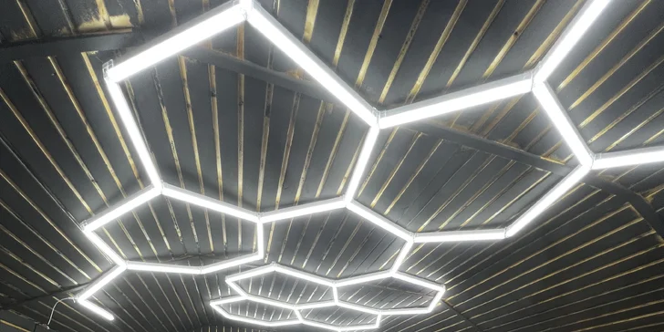 Detailné čistenie exteriéru a interiéru aj tepovanie vozidla