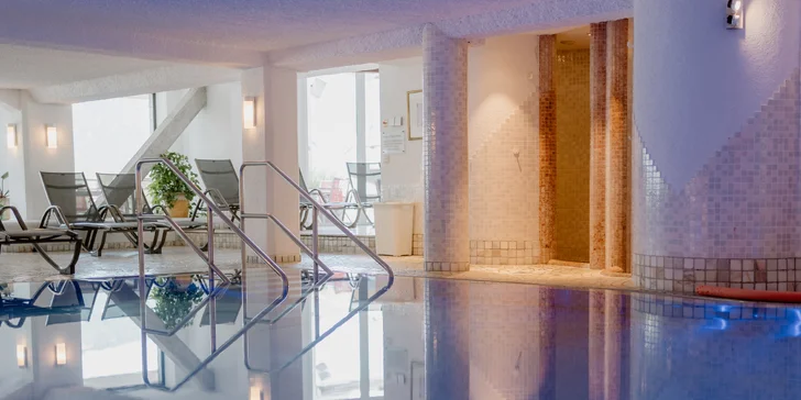 Hotel na brehu Wolfgangsee: plávajúca vírivka, bazény aj sauny, raňajky a štvorchodová večera