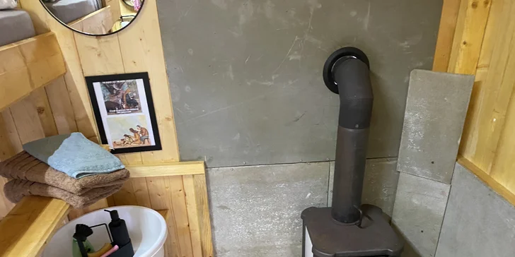 Tiny house v Podkrkonoší: útulný domček možnosť relaxácie v saune a kúpacom sude