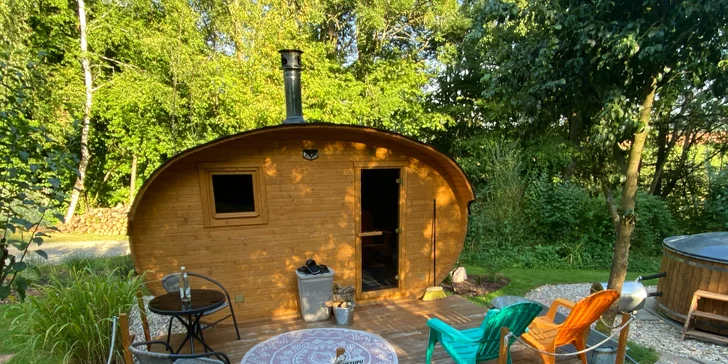 Tiny house v Podkrkonoší: útulný domček možnosť relaxácie v saune a kúpacom sude