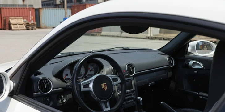 Jazda na letisku: Ford Mustang GT, Porsche Cayman S, BMW M2 alebo Toyota Celica