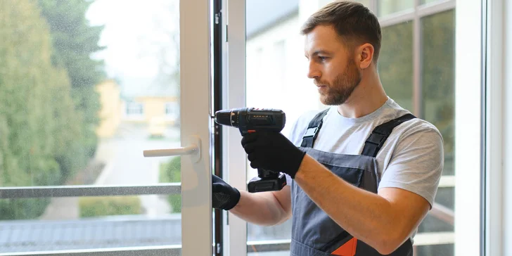 Základný alebo kompletný servis okien s výmenou tesnenia, v ponuke samostatná kontrola s kalkuláciou