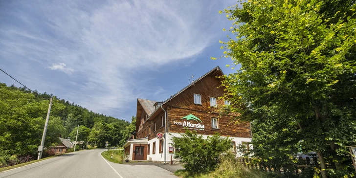 Pohodová dovolenka v Krkonošiach: horský hotel priamo pri zjazdovke, polpenzia