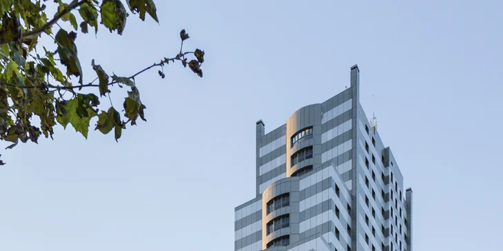 3* hotel vo Valencii: bufetové raňajky a vonkajší bazén, 3 km od historického centra