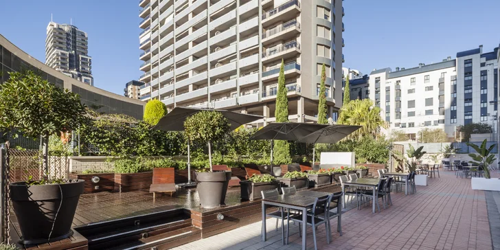 3* hotel vo Valencii: bufetové raňajky a vonkajší bazén, 3 km od historického centra