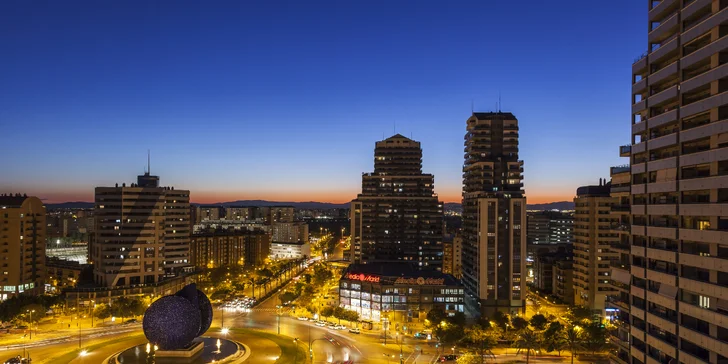 3* hotel vo Valencii: bufetové raňajky a vonkajší bazén, 3 km od historického centra