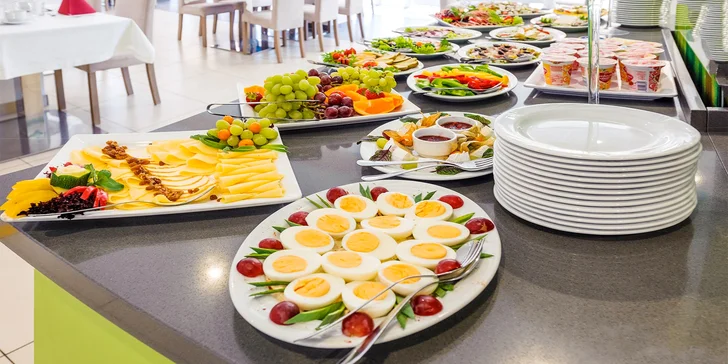 Dovolenka v Kolobřehu: hotel kúsok od pláže, raňajky aj zľava na procedúry