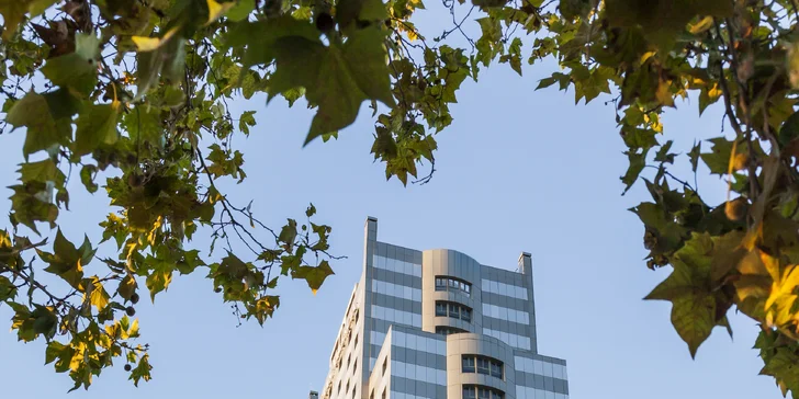 4* hotel vo Valencii: bufetové raňajky a vonkajší bazén, 3 km od historického centra