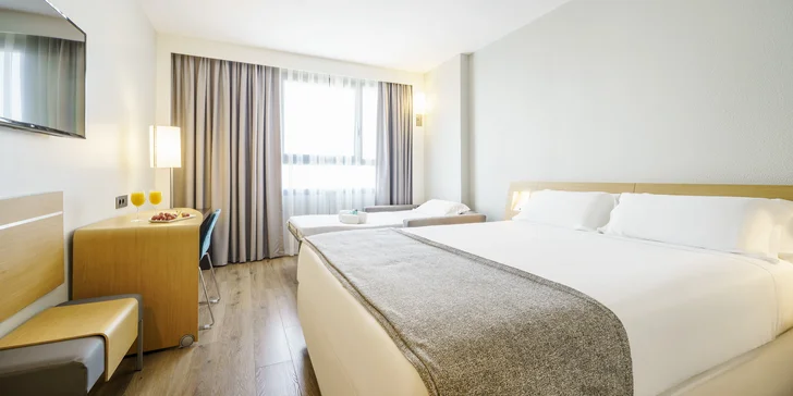 4* hotel vo Valencii: bufetové raňajky a vonkajší bazén, 3 km od historického centra