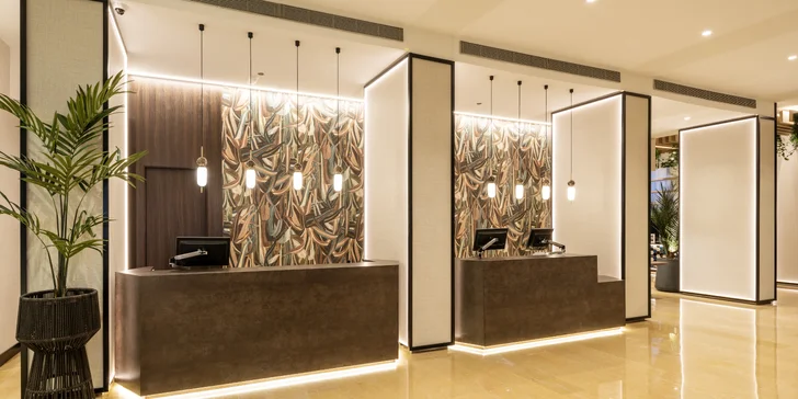 4* hotel vo Valencii: bufetové raňajky a vonkajší bazén, 3 km od historického centra