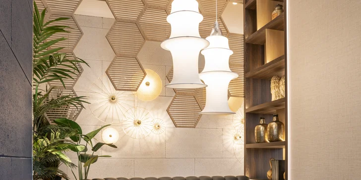 4* hotel vo Valencii: bufetové raňajky a vonkajší bazén, 3 km od historického centra