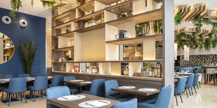 4* hotel vo Valencii: bufetové raňajky a vonkajší bazén, 3 km od historického centra