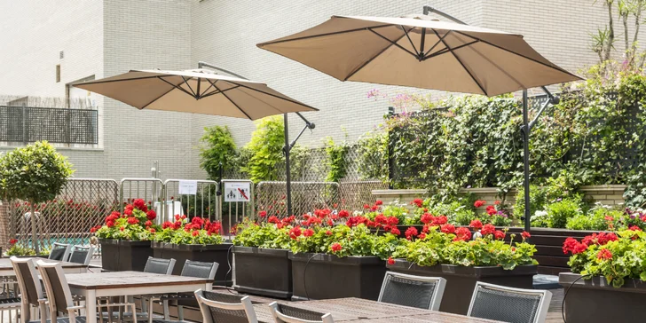 4* hotel vo Valencii: bufetové raňajky a vonkajší bazén, 3 km od historického centra