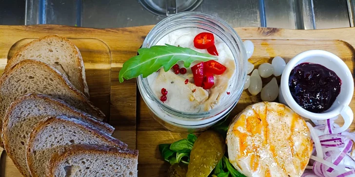 Pobyt v pivovarskom hoteli na Zámku Svijany: raňajky, prehliadka zámku a pivovaru aj pivný kúpeľ