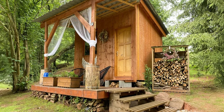 Tiny house v Podkrkonoší: útulný domček možnosť relaxácie v saune a kúpacom sude