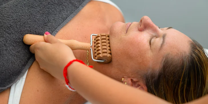 Face fitness alebo kozmetická masáž tváre