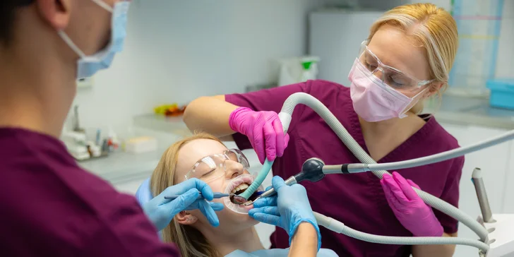 Dentálna hygiena alebo šetrné bielenie pomocou laseru Fotona v zubnej klinike DENTAL MEDICARE