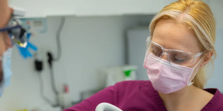 Dentálna hygiena alebo šetrné bielenie pomocou laseru Fotona v zubnej klinike DENTAL MEDICARE