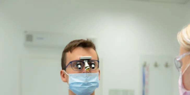 Dentálna hygiena alebo šetrné bielenie pomocou laseru Fotona v zubnej klinike DENTAL MEDICARE