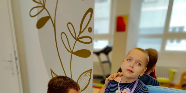 Prispejte Mykhailovi na intenzívne rehabilitačné pobyty