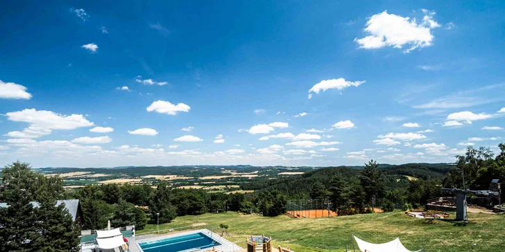 Pobyt na Monínci: hotel s vnútorným bazénom, vírivkou a raňajkami