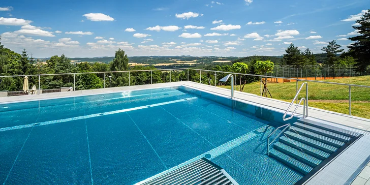 Pobyt na Monínci: hotel s vnútorným bazénom, vírivkou a raňajkami