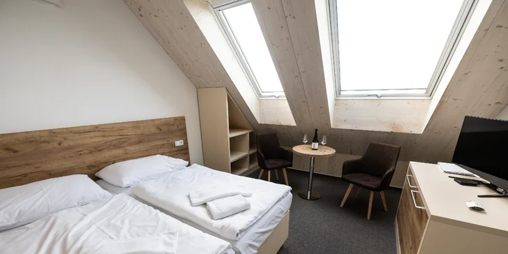 Pobyt na Monínci: hotel s vnútorným bazénom, vírivkou a raňajkami