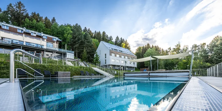 Pobyt na Monínci: hotel s vnútorným bazénom, vírivkou a raňajkami