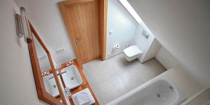 Pobyt s raňajkami v Poděbradoch: penzión pod zámkom priamo pri Labe, pamiatky aj cyklistika